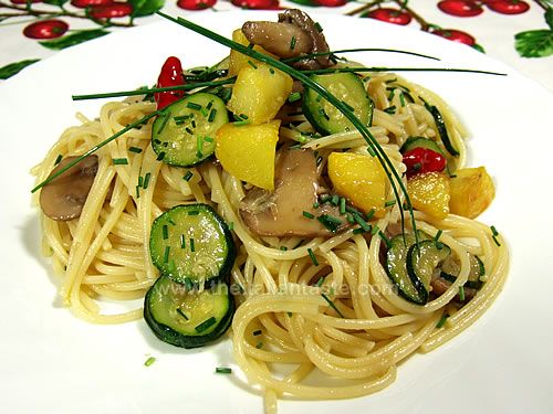 Spicy spaghetti with assorted vegetables