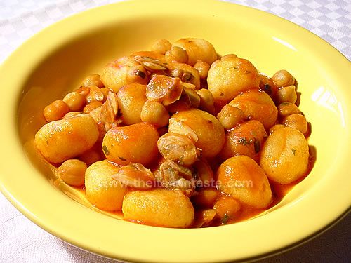 Dumplings with chick peas and clams