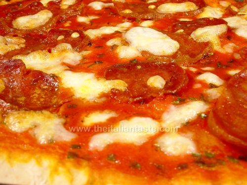 Pizza alla diavola (salame piccante)