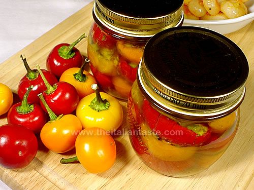 Stuffed hot cherry peppers in oil