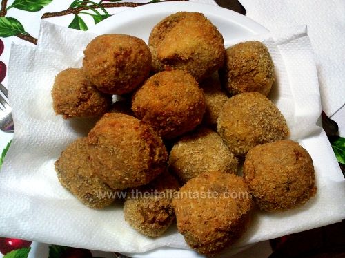 Vegetarian meatballs with quinoa and mushrooms