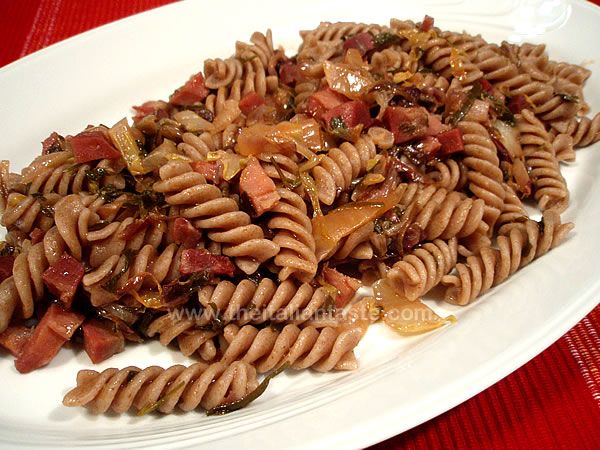 Fusilli radicchio e speck