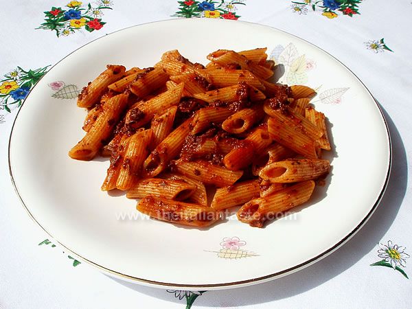 Penne al sugo d'arrosto
