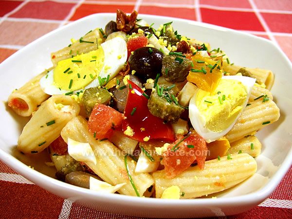 Pasta salad with borlotti beans
