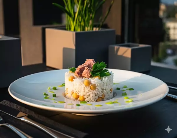 Rice salad with chick peas and tuna in oil