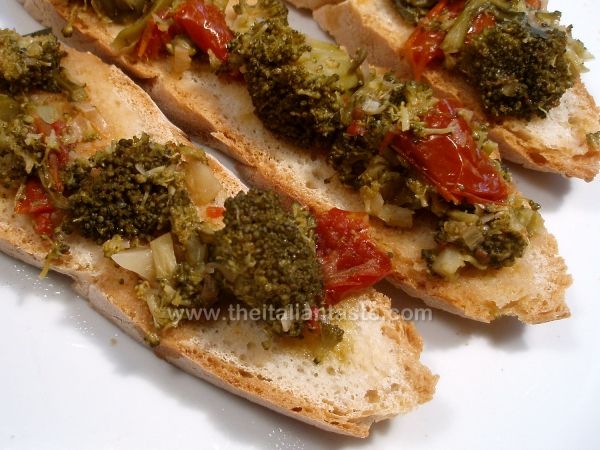 Zuppa di broccoli calabresi su pane tostato
