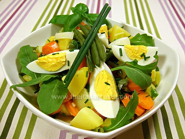 Salad with vegetables & hard-boiled eggs