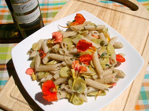 Pasta with zucchini and nasturtiums