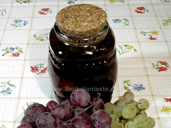 Autentic italian recipes - Grapes in "grappa" or brandy