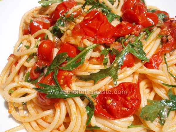 Spaghetti pomodoro e rucola