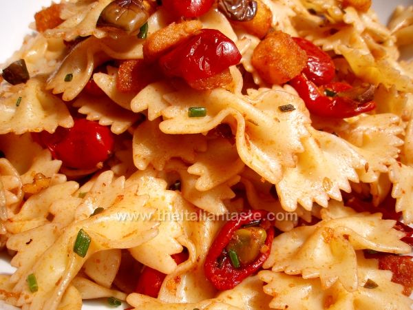 Insalata di pasta mediterranea