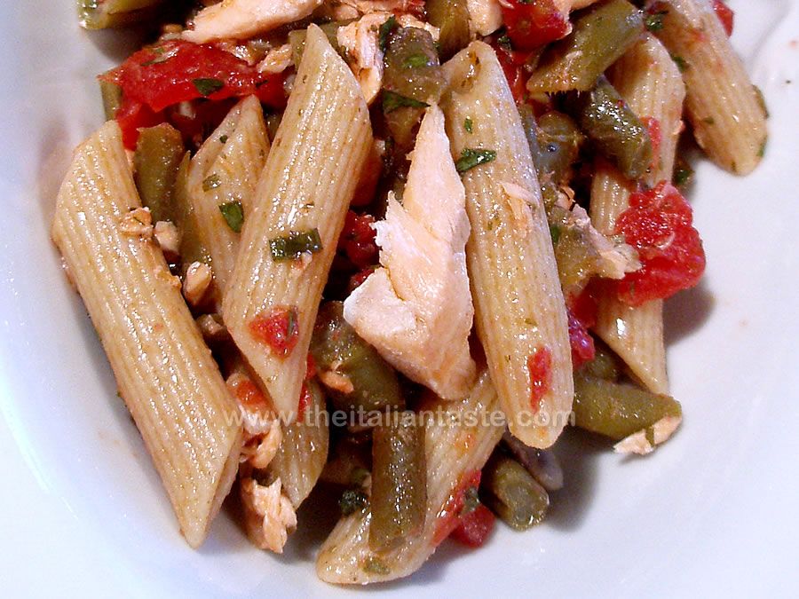 Pasta salad with green beans & salmon trout
