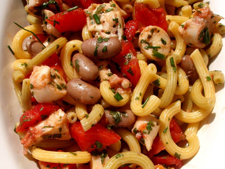 Pasta salad with octopus and beans
